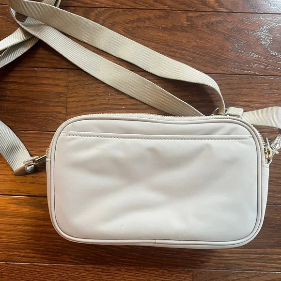 lululemon athletica gray silver crossbody shoulder bag with dual pockets - Picture 5 of 7